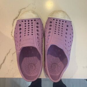Native Kids Water Shoes - Lavender and White
